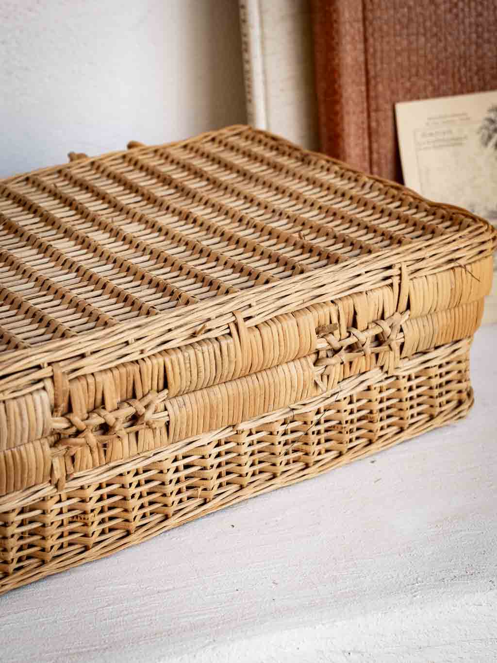valise vintage en rotin rangement boheme