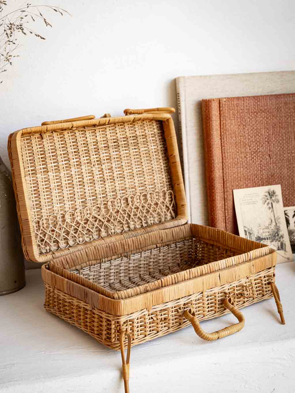 valise vintage en rotin rangement boheme