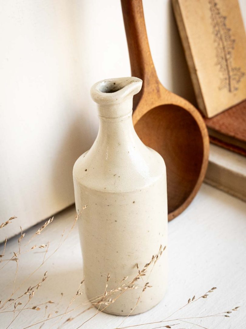 Flacon ancien en grès beige "Langeron"