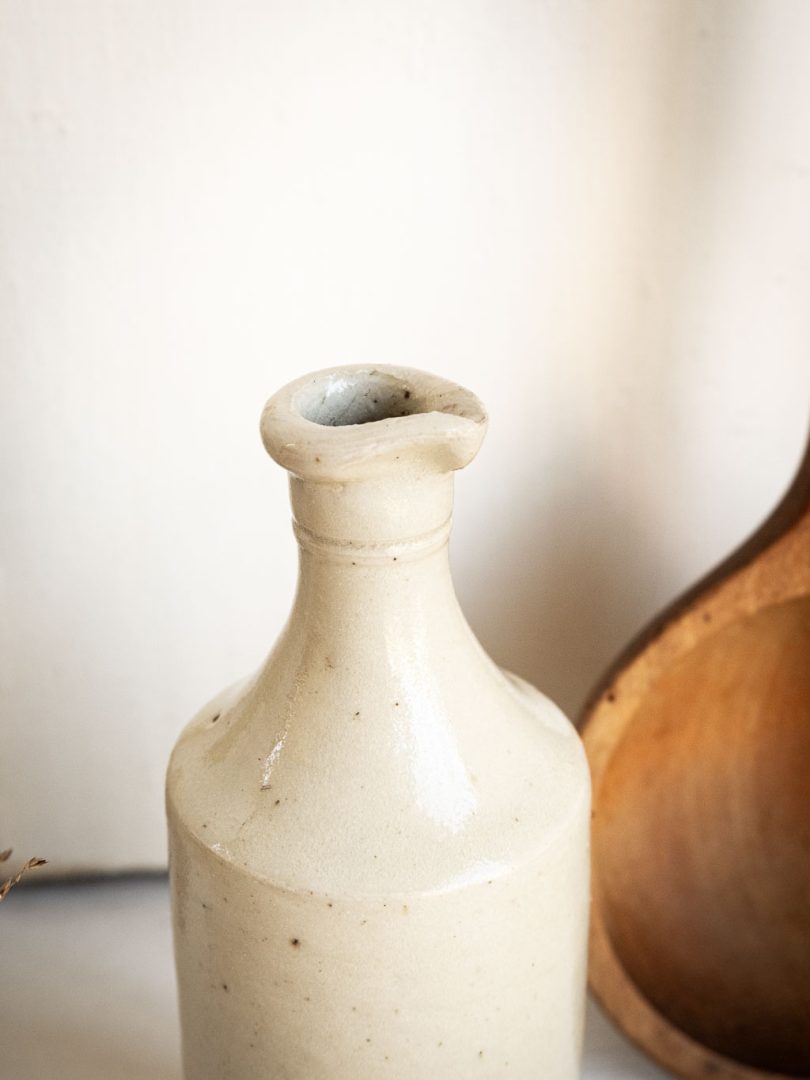 Flacon ancien en grès beige "Langeron"