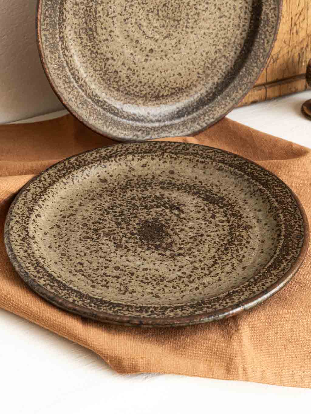 lot 2 assiettes plates le cep, Jean Tessier en grès émaillé