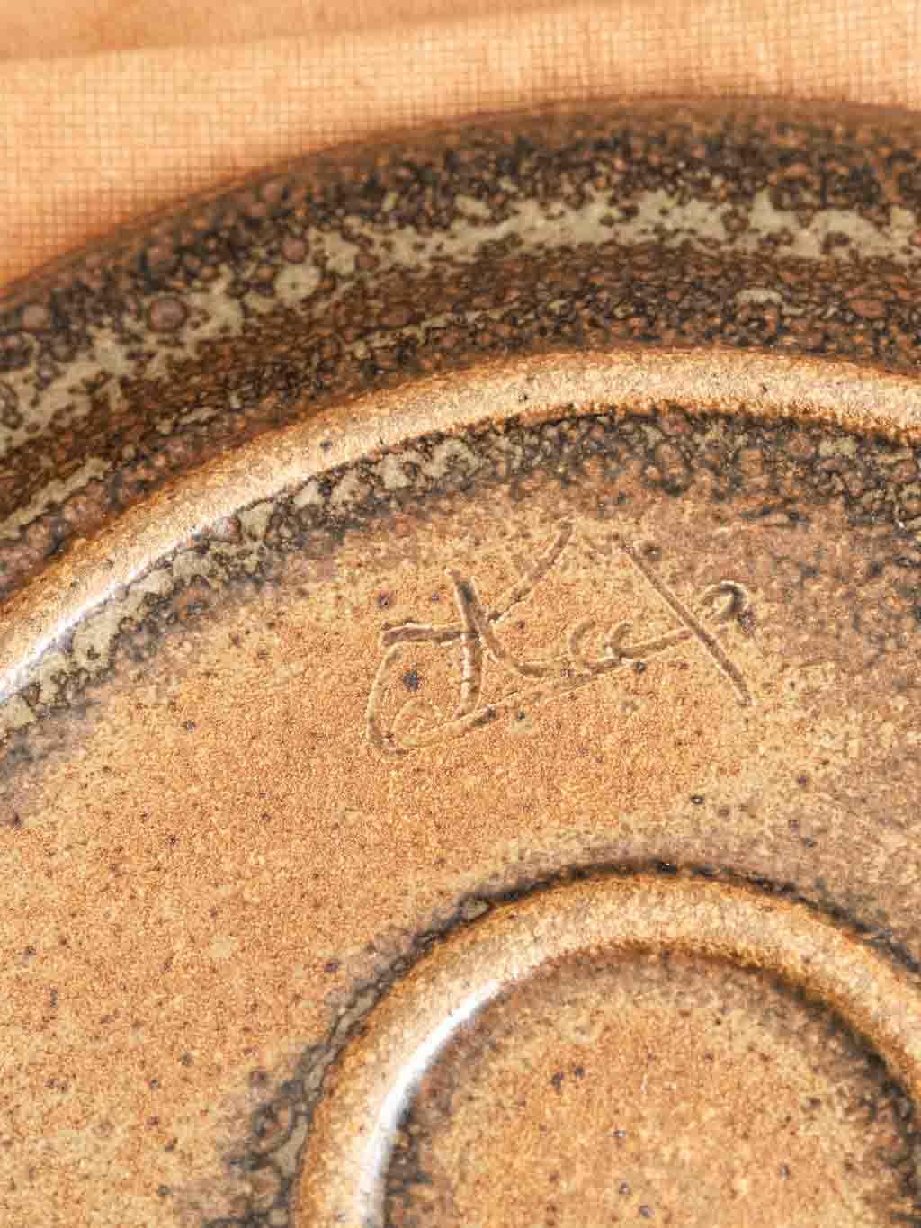 lot 2 assiettes plates le cep, Jean Tessier en grès émaillé