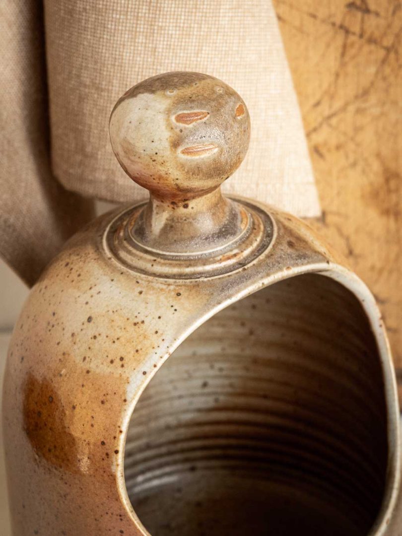 main à sel ou pot à sel artisanal en grès