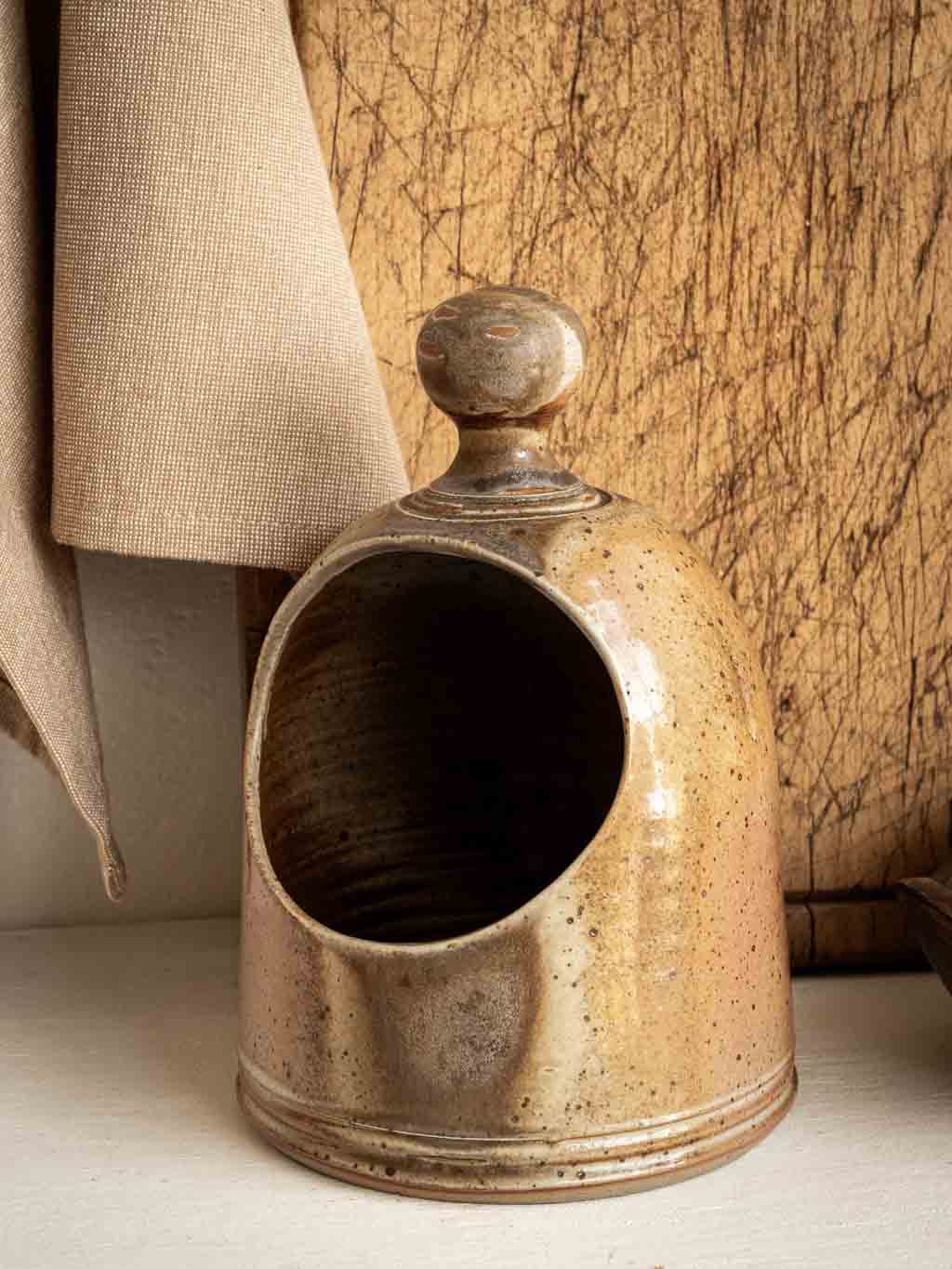 main à sel ou pot à sel artisanal en grès