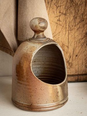main à sel ou pot à sel artisanal en grès