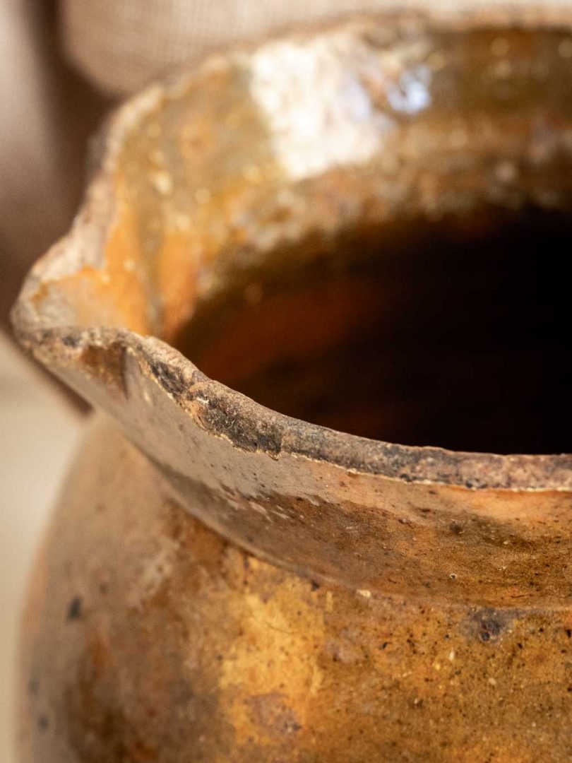 cruche ancienne en terre cuite orangé