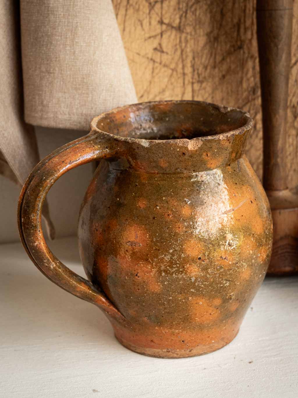 cruche ancienne en terre cuite orangé