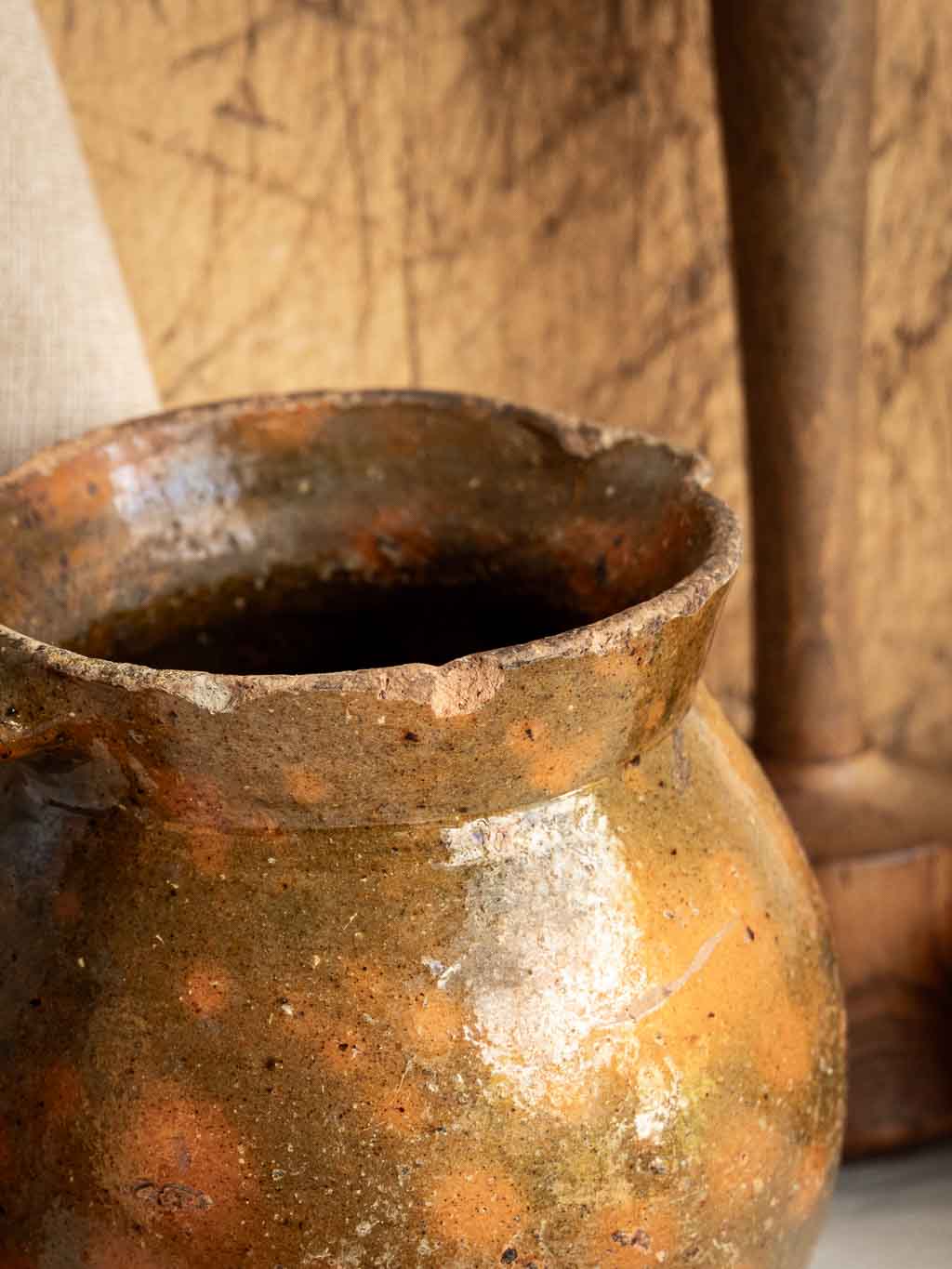cruche ancienne en terre cuite orangé