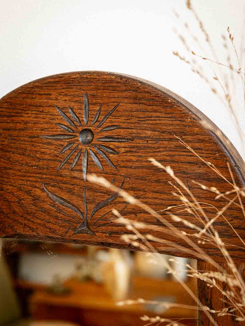 miroir ancien en bois gravé