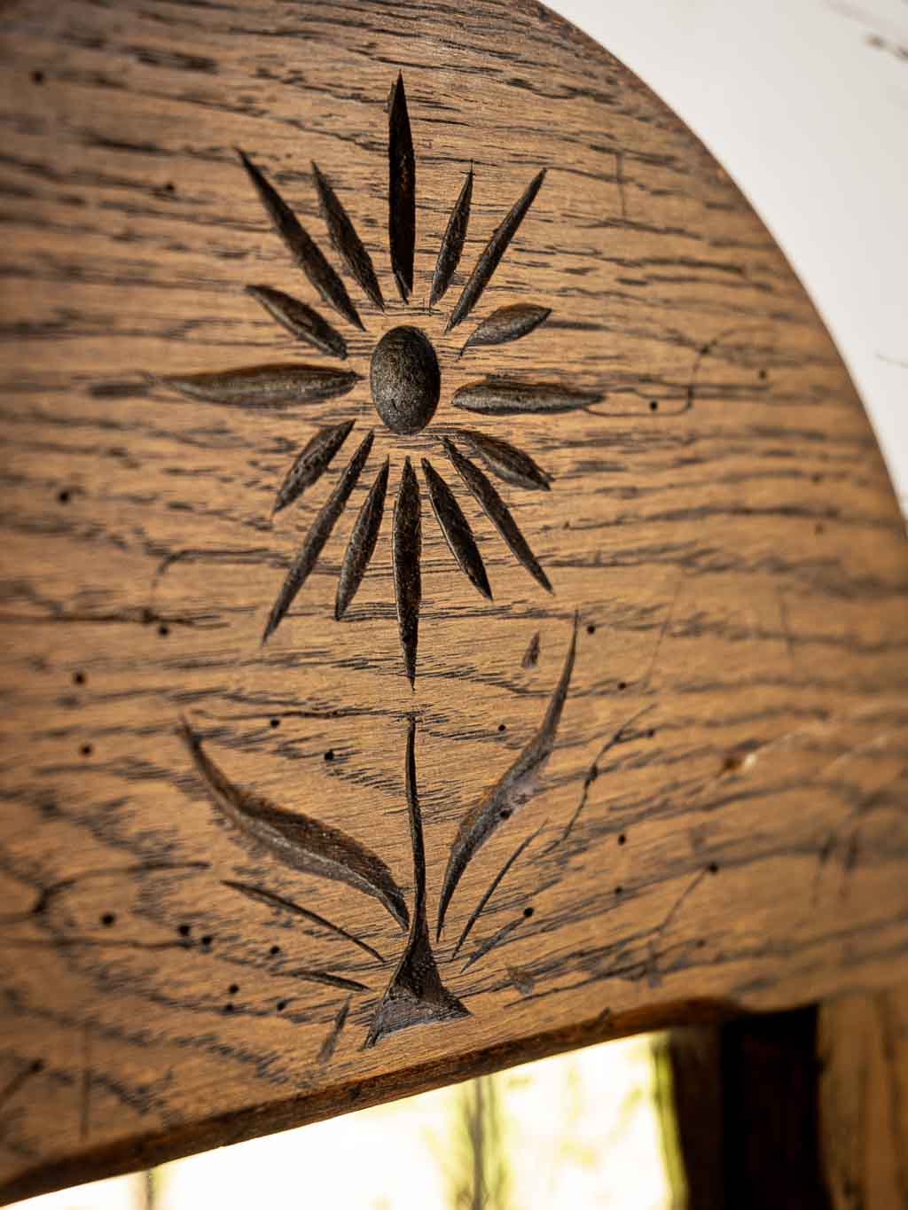 miroir ancien en bois gravé