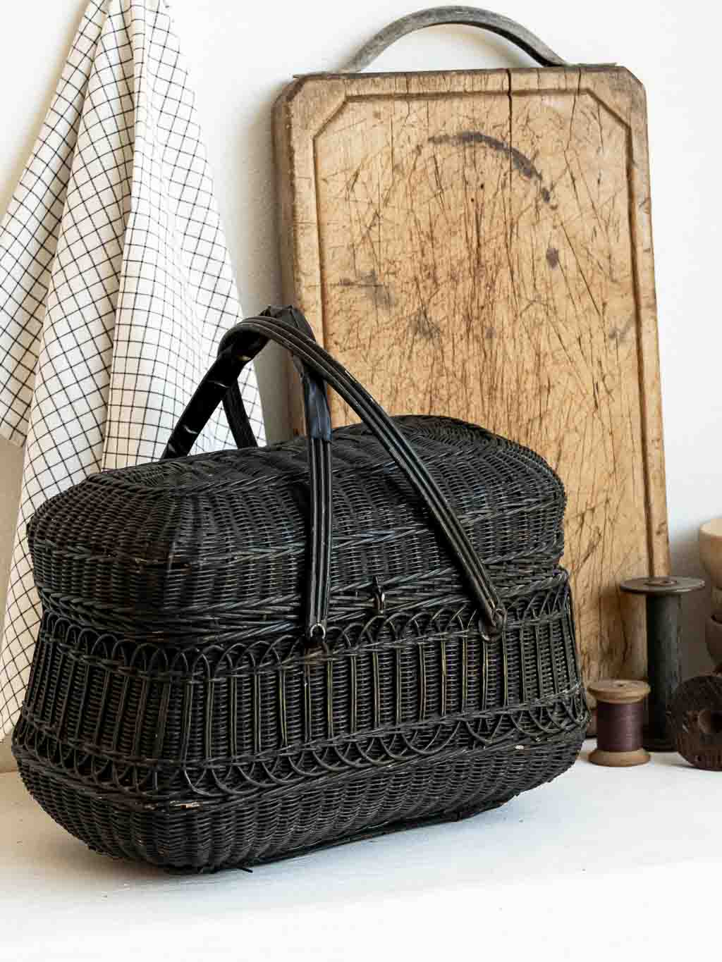 ancien panier bressan, panier à poules 1900 en osier noir