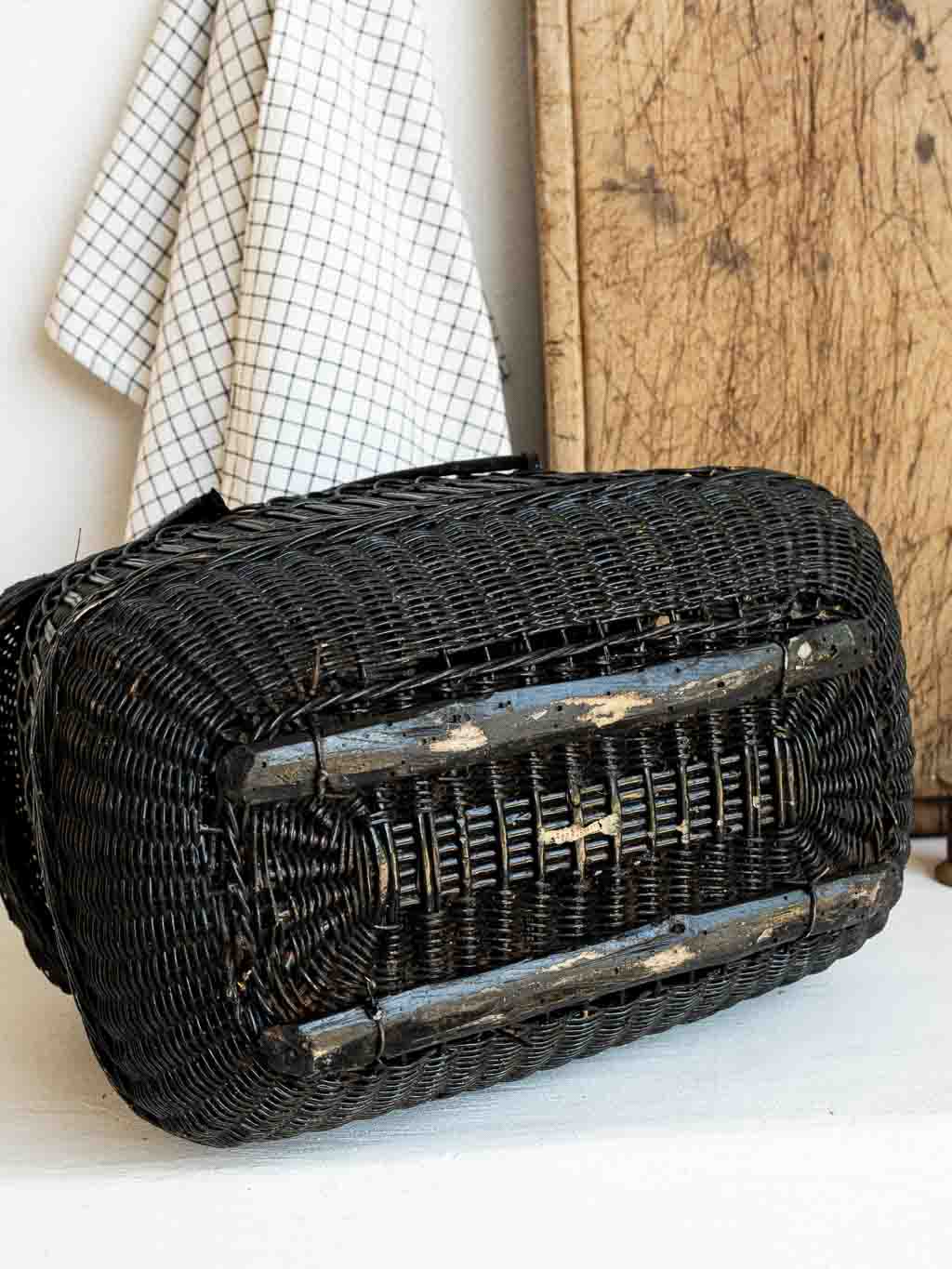 ancien panier bressan, panier à poules 1900 en osier noir