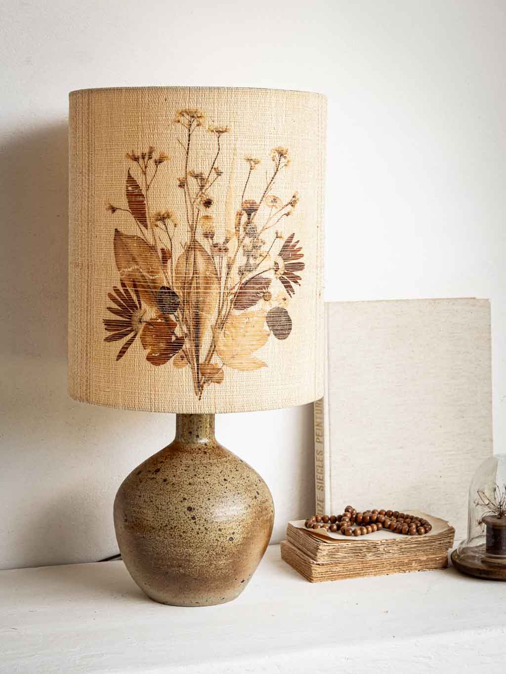 grande lampe vintage en grès abat-jour fleurs sechées