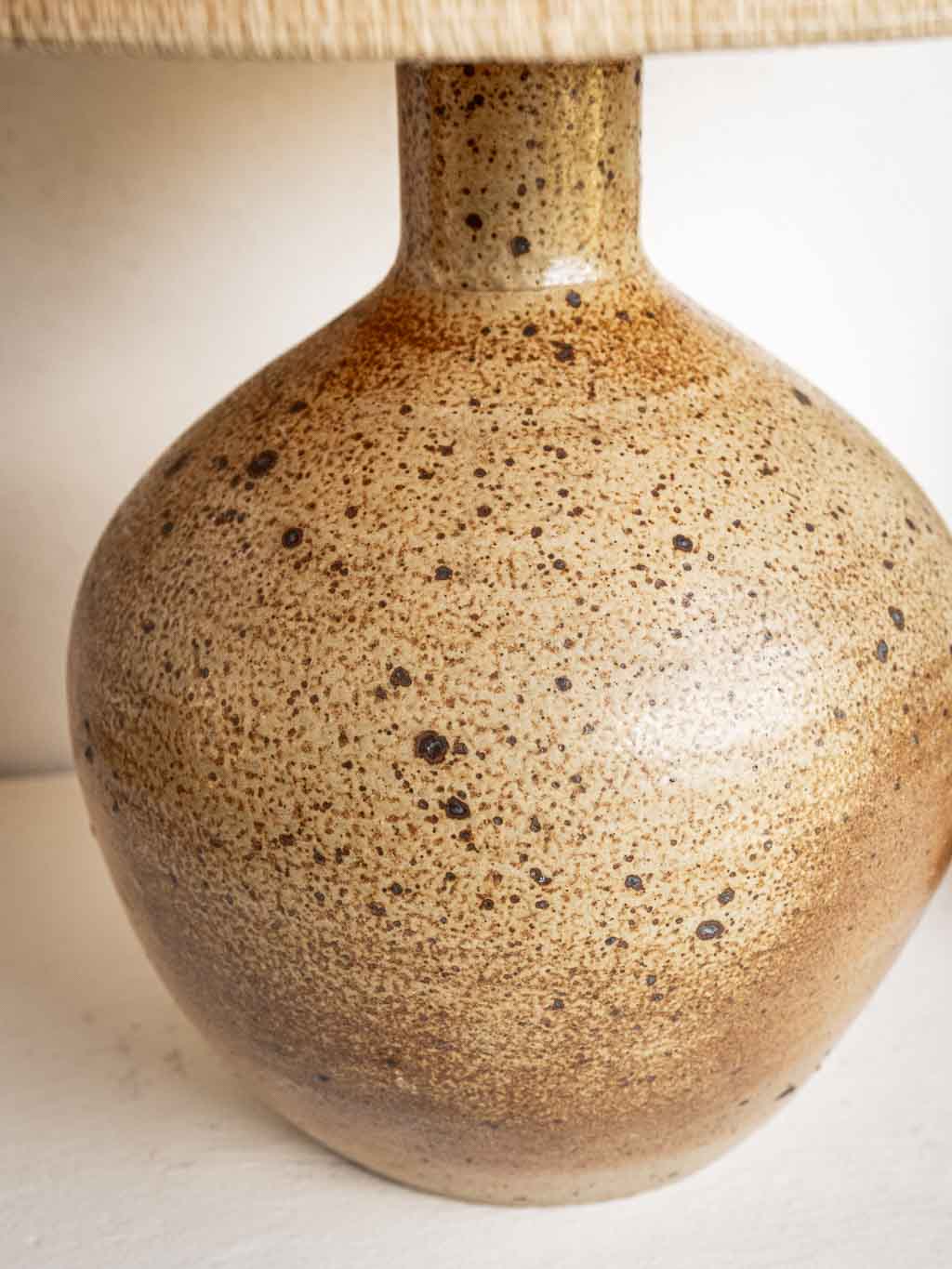 grande lampe vintage en grès abat-jour fleurs sechées