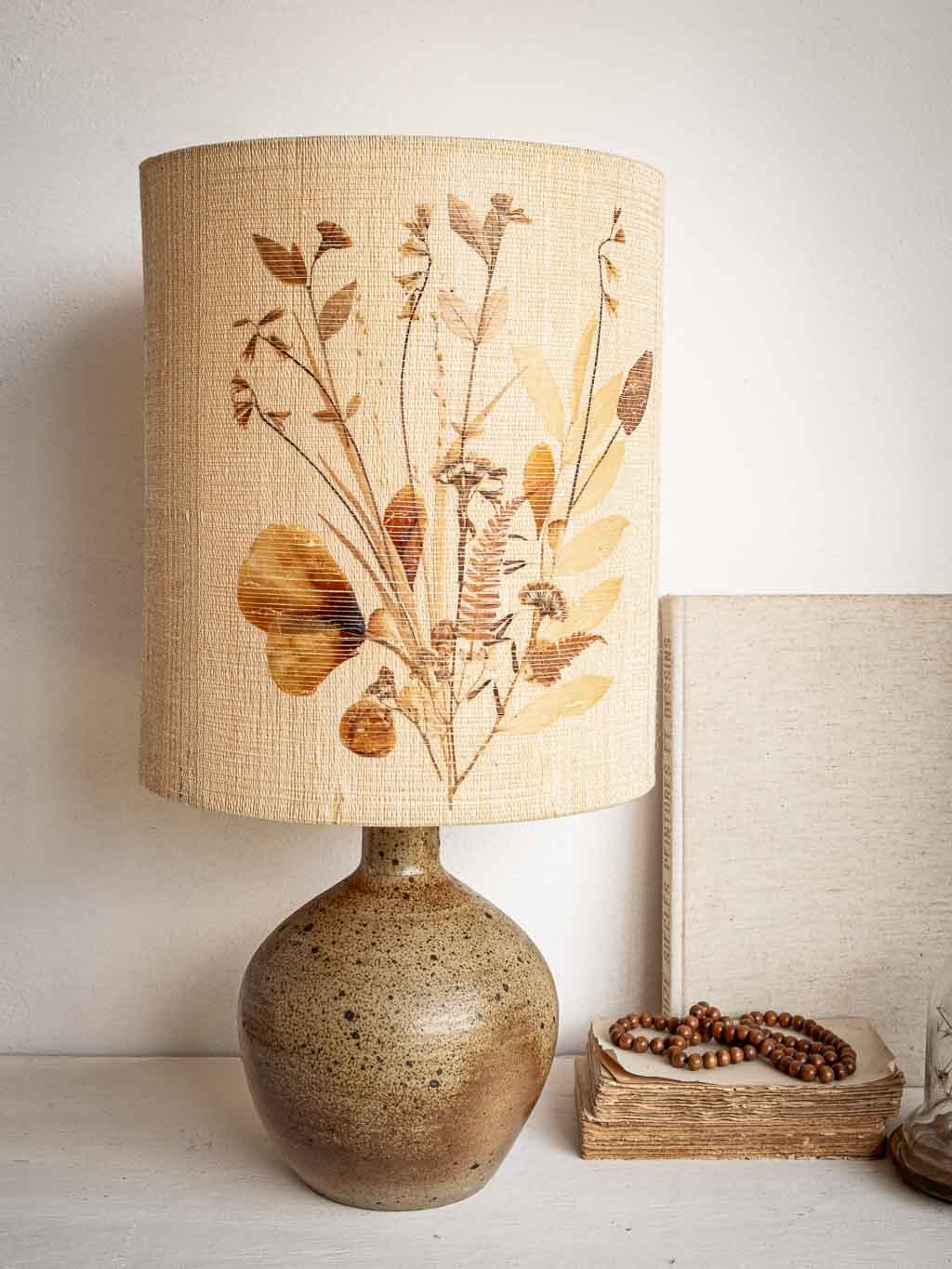 grande lampe vintage en grès abat-jour fleurs sechées