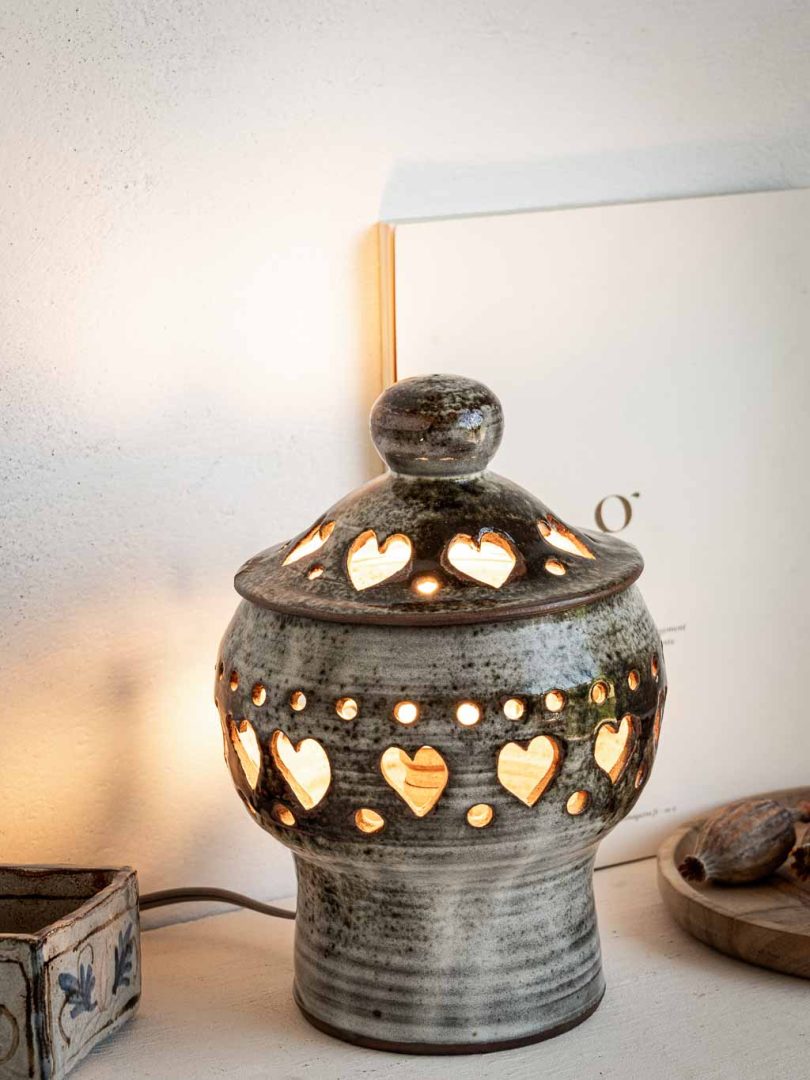 Lampe ajourée en grès signée Chantal et Thierry Robert 1970