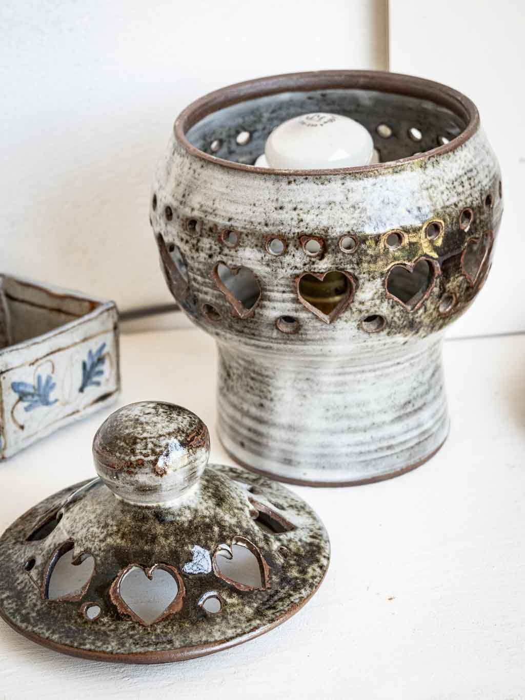 Lampe ajourée en grès signée Chantal et Thierry Robert 1970