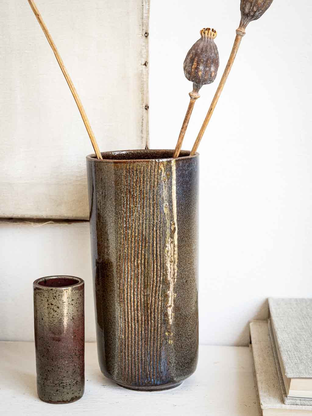 grand vase artisanal en grès émaillé et strié