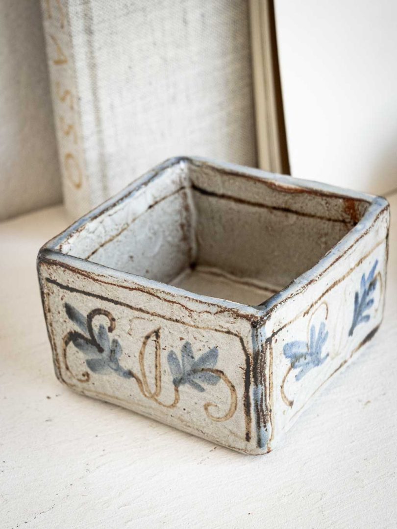 petit vide poche artisanal en grès signé Corié