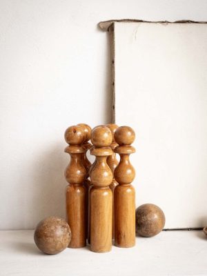 Jeu de quilles vintage en bois vernis : 6 quilles 2 boules