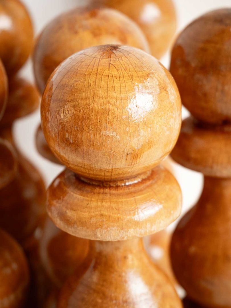 Jeu de quilles vintage en bois vernis : 6 quilles 2 boules