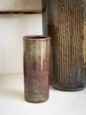 vase cylindrique artisanal de potier en grès