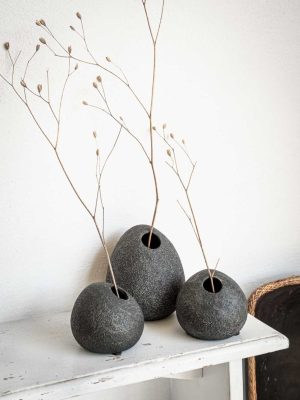 Trio de petit vases en céramique noire