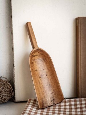 Pelle à grain ancienne en bois patiné