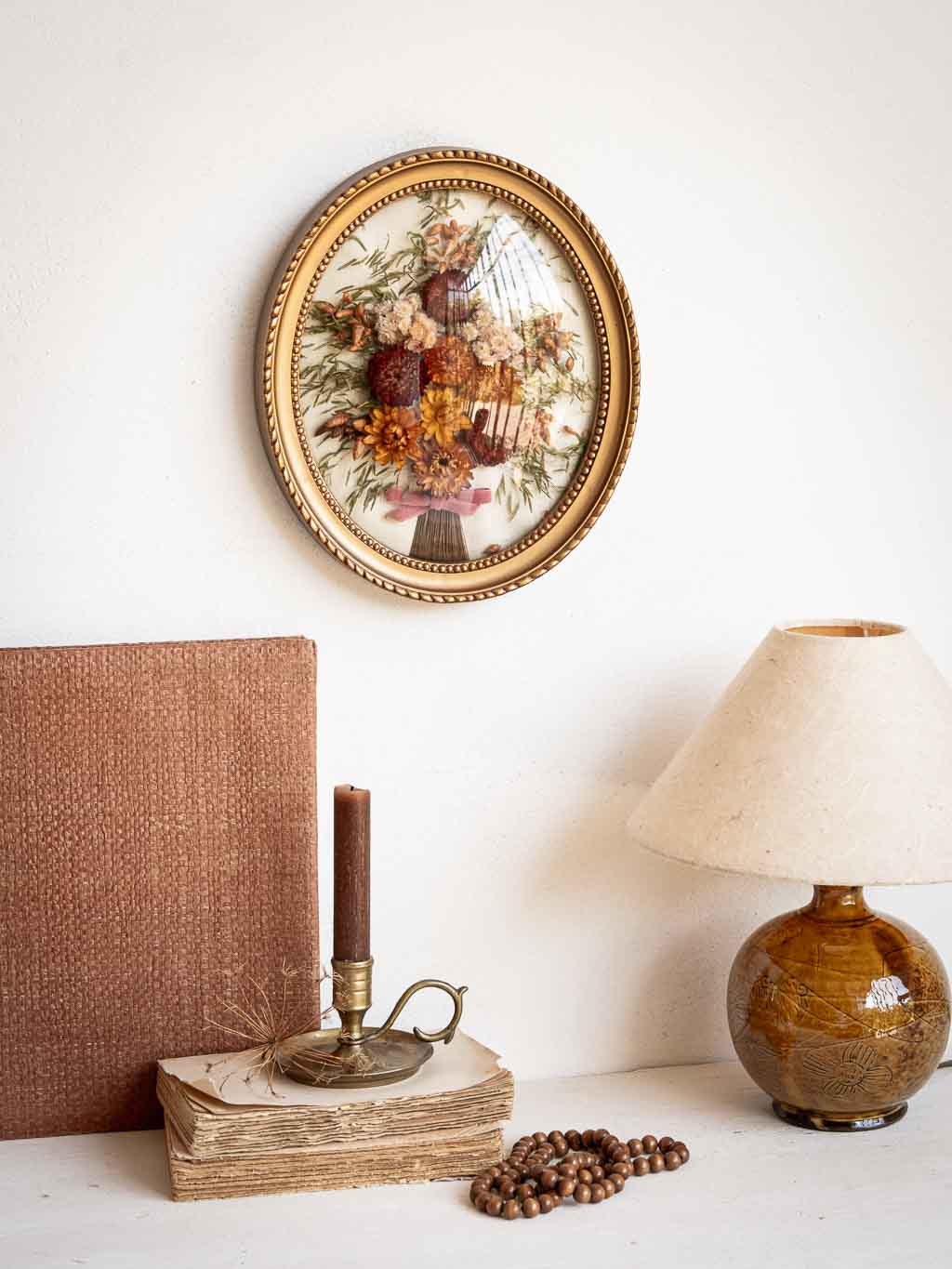 Cadre vintage bombé médaillon fleurs séchées