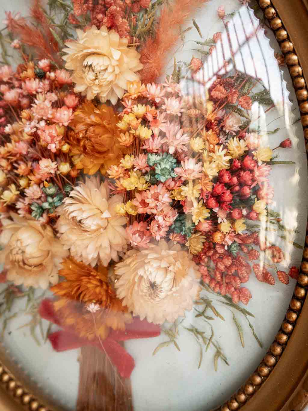 Cadre vintage bombé médaillon fleurs séchées