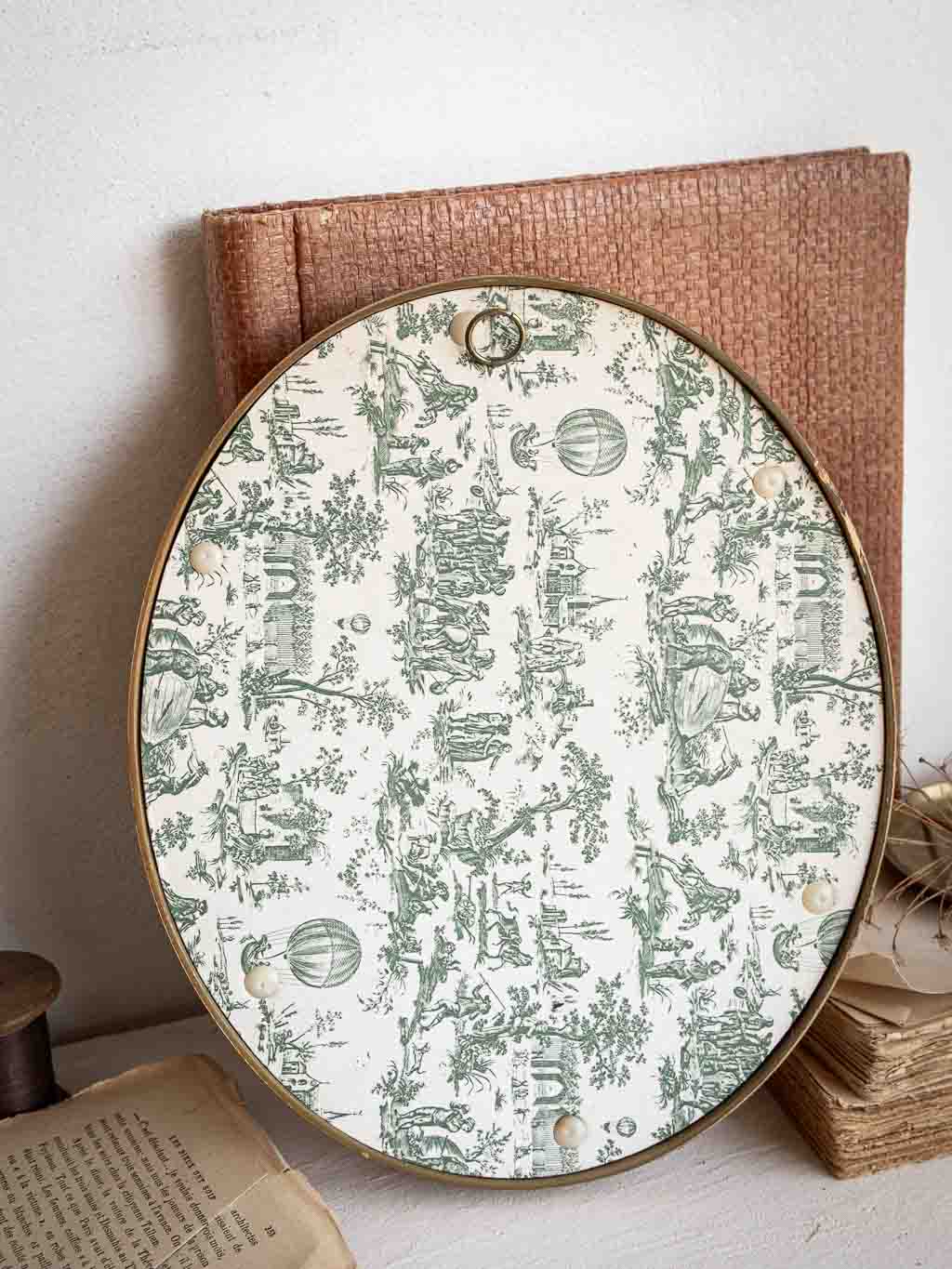 Cadre vintage bombé médaillon fleurs séchées