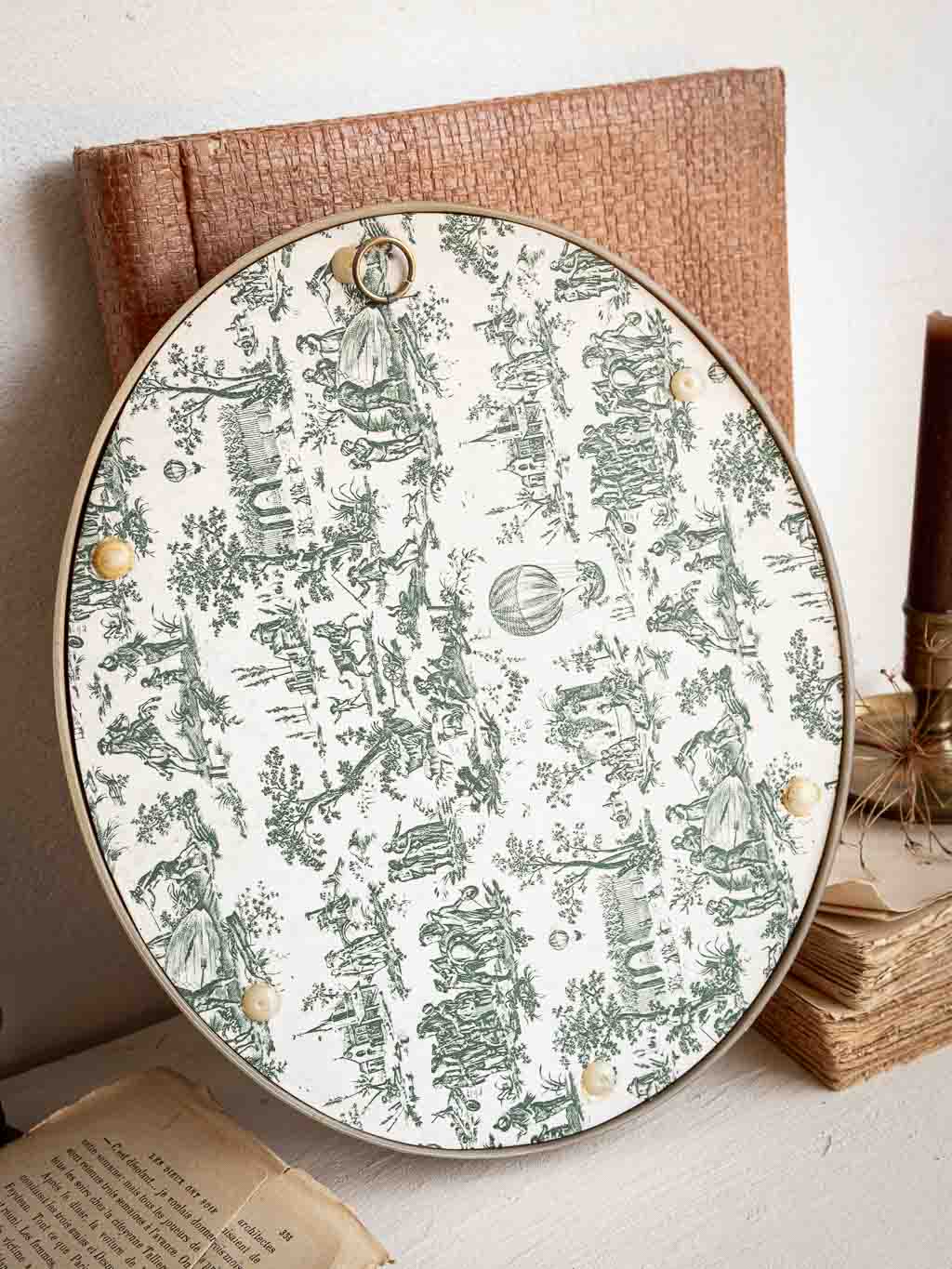 Cadre vintage bombé médaillon fleurs séchées
