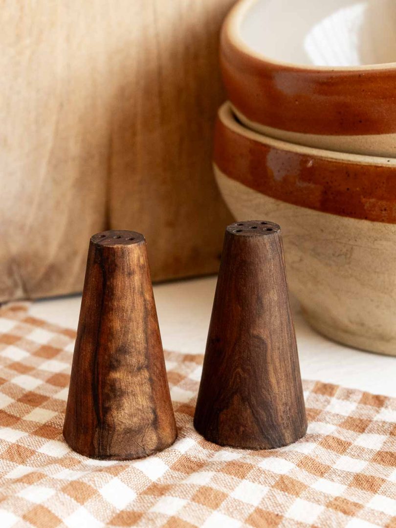 salière poivrière, ménagère en bois d'olivier vintage