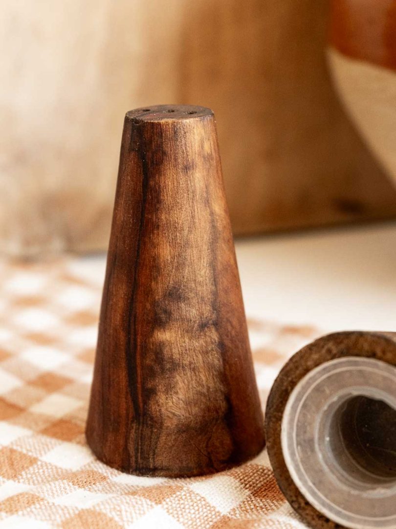 salière poivrière, ménagère en bois d'olivier vintage