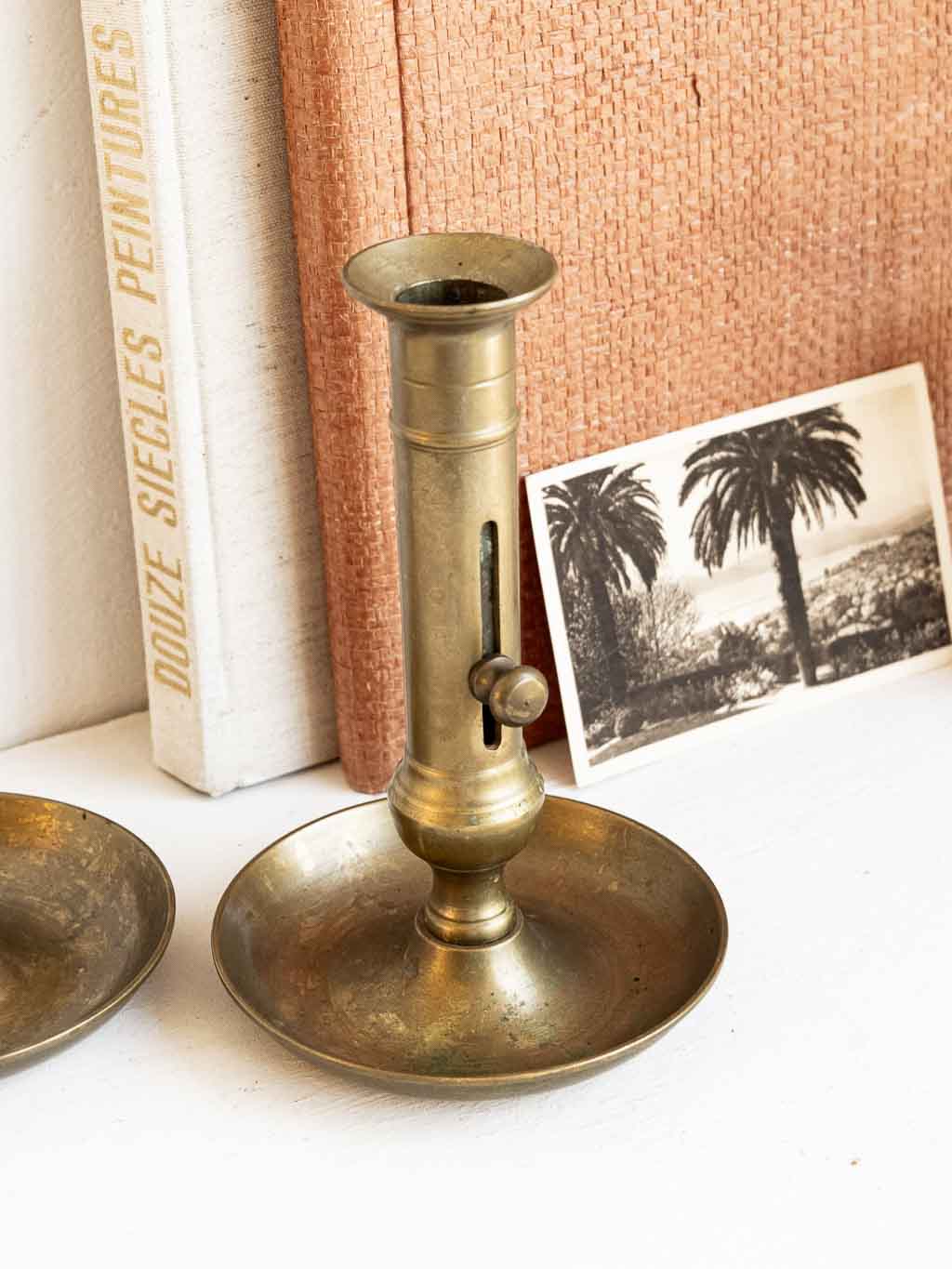 paire de bougeoir poussoir en laiton vintage