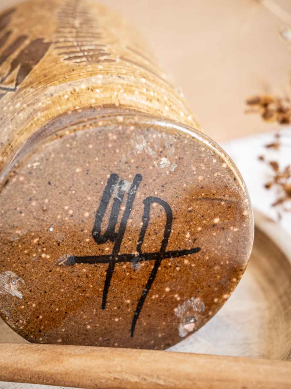Tasse artisanale en grès décor herbier