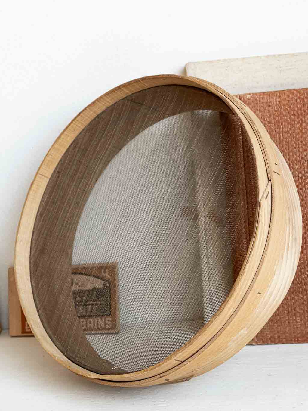 Tamis rond ancien en étagère mural 34cm