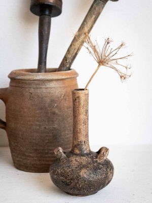 petit vase en grès signé PC