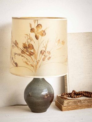 Lampe vintage en grès , abat jour herbier