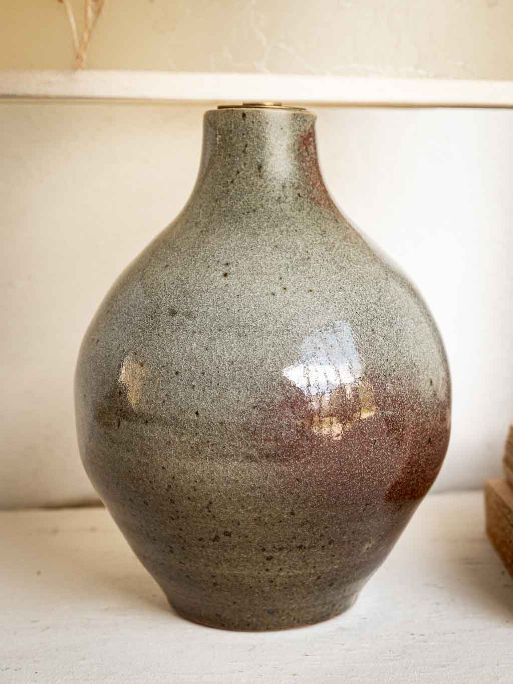 Lampe vintage en grès , abat jour herbier