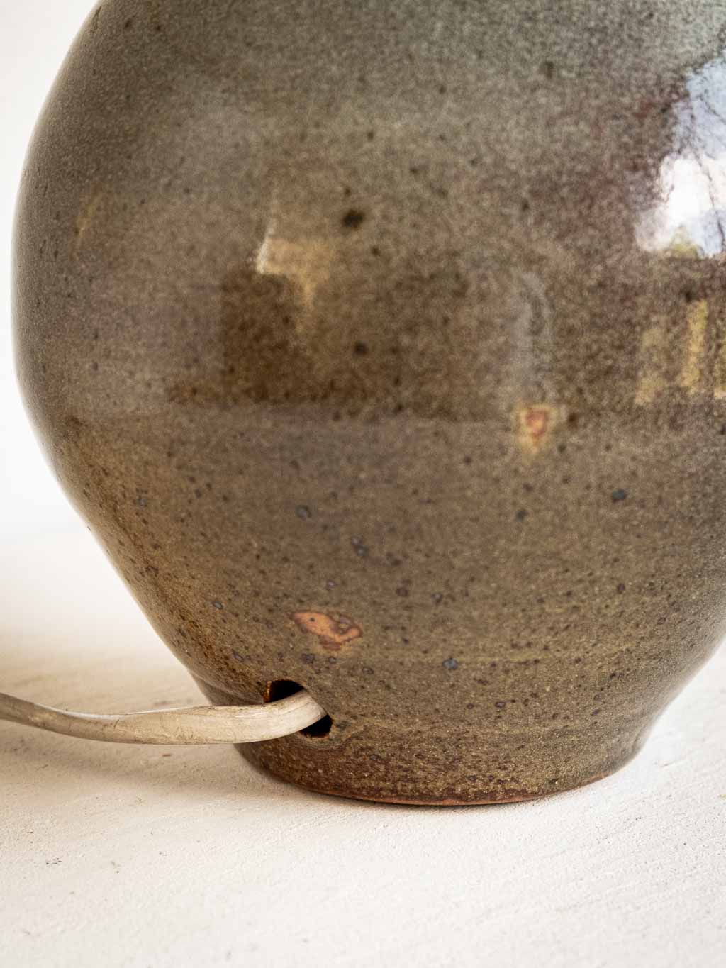 Lampe vintage en grès , abat jour herbier