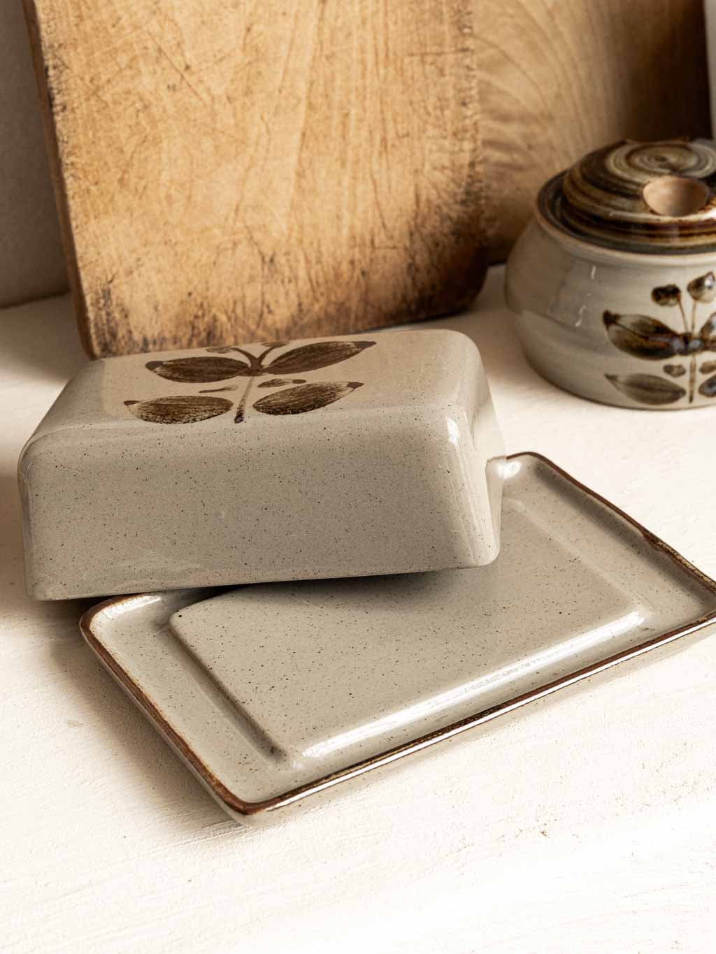 Beurrier en grès de l'Arnon vintage, décor fleur