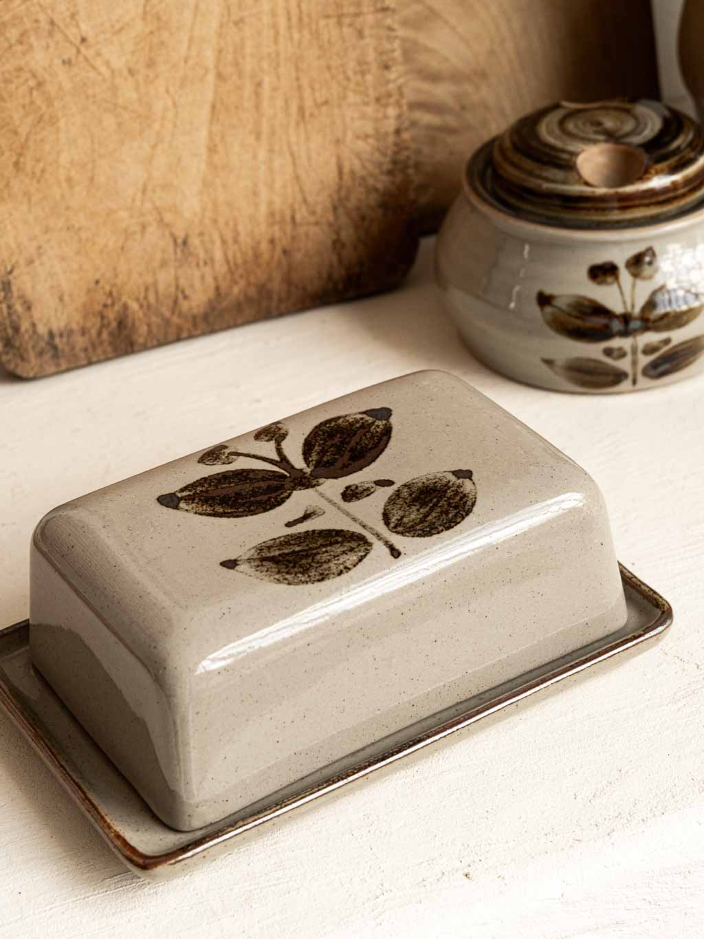Beurrier en grès de l'Arnon vintage, décor fleur