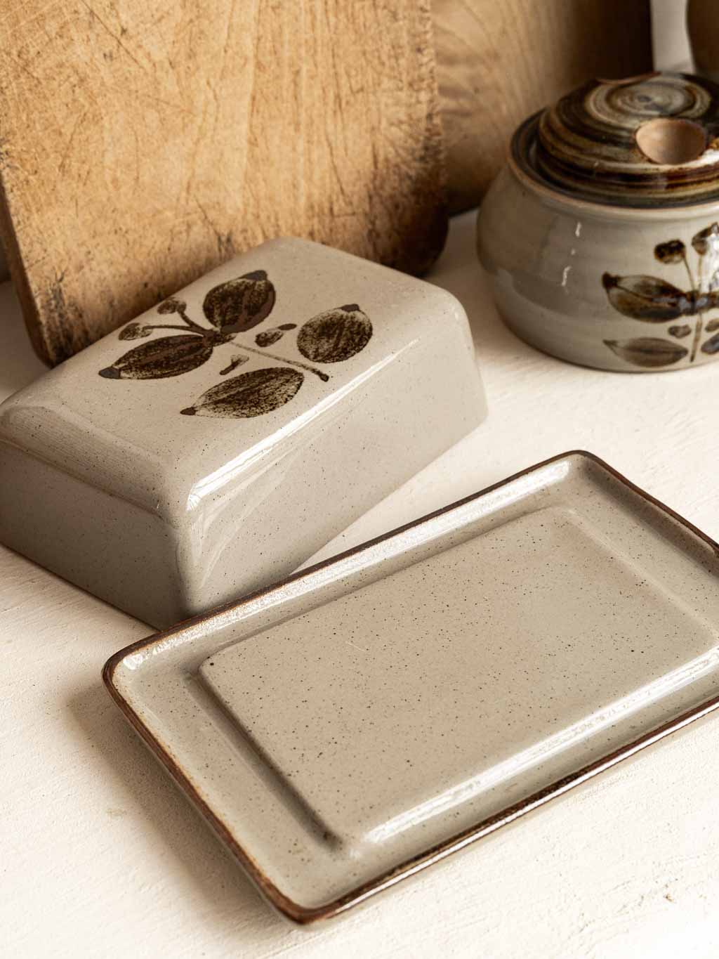 Beurrier en grès de l'Arnon vintage, décor fleur