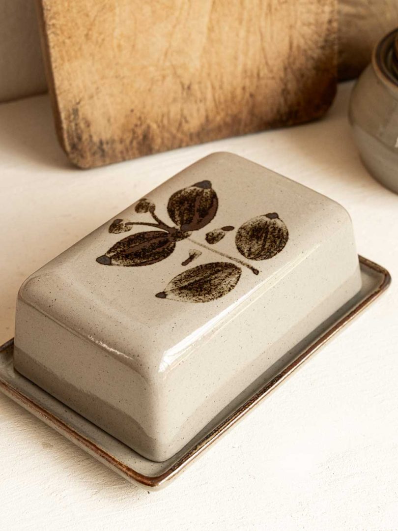 Beurrier en grès de l'Arnon vintage, décor fleur