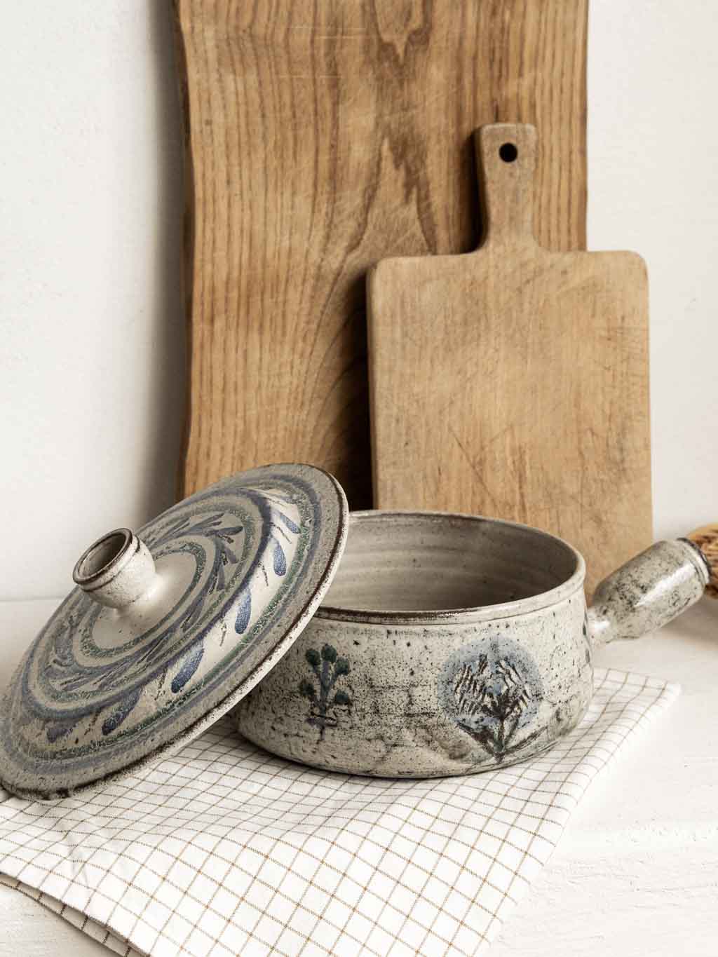 caquelon, casserole en grès signé Raynaud, le murier Vallauris