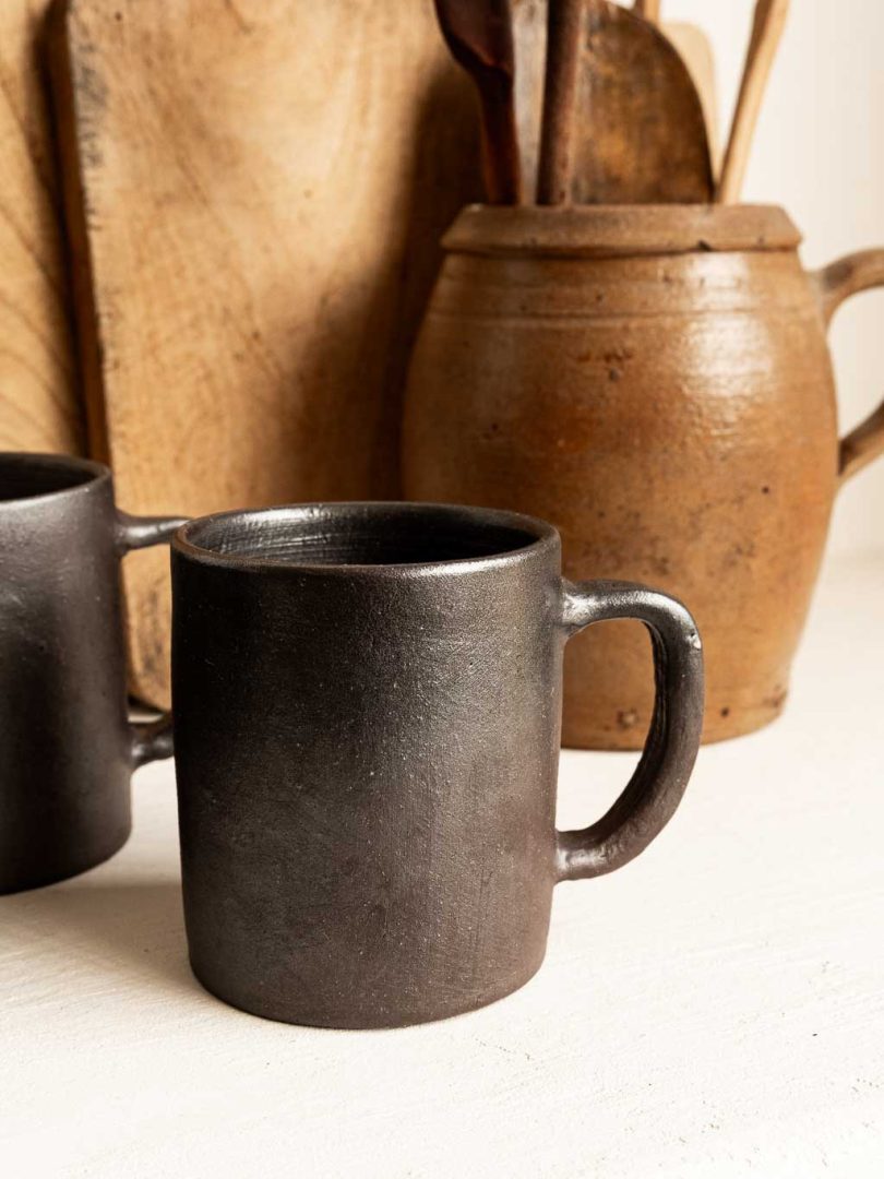 ensemble de 6 tasses en grès noir normand : Dubost