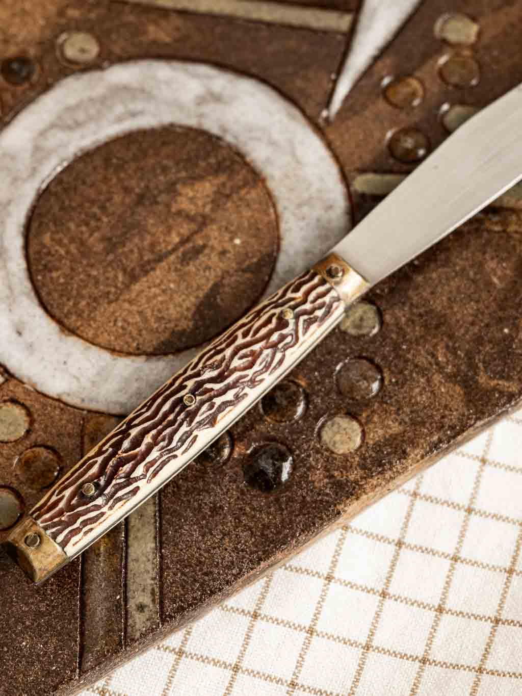 couteau à fromage vintage pradel, imitation corne