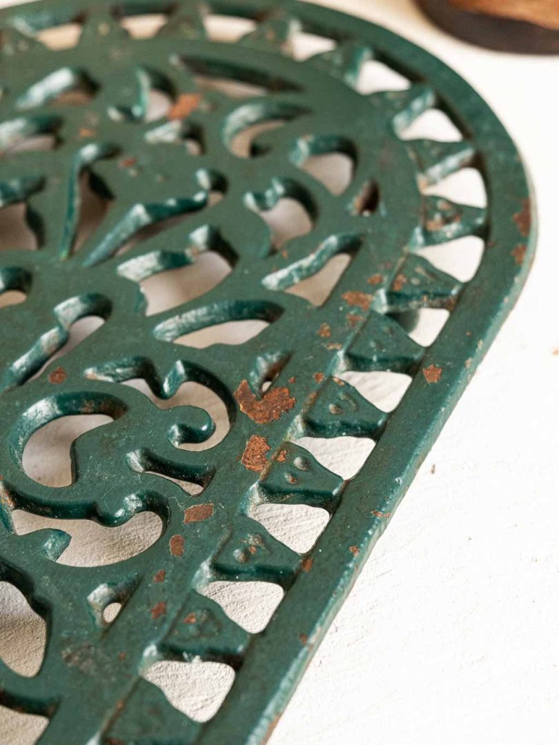 dessous de plat en fonte émaillée blanche