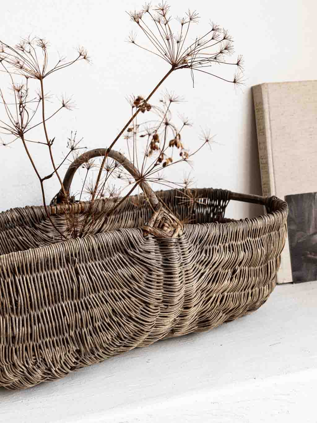 Grand panier en rotin grisé